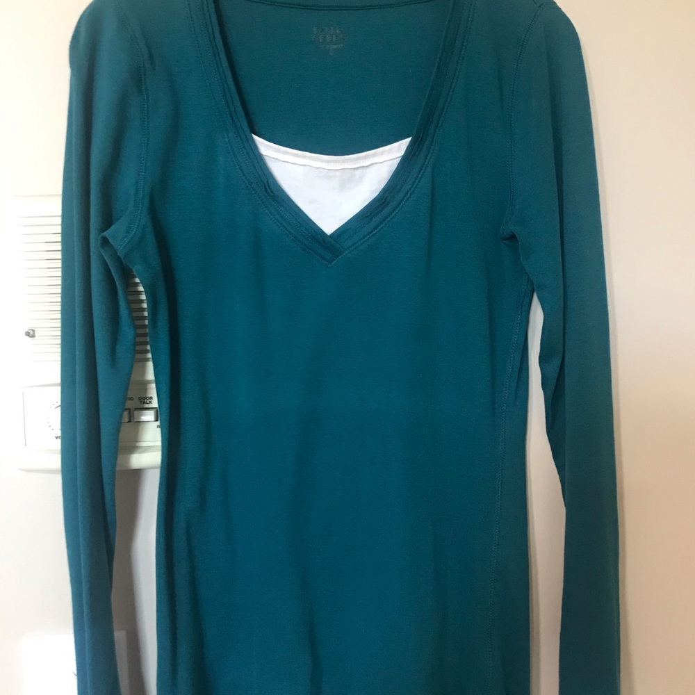 NEGOTIATIONS OPEN Women’s v-neck top